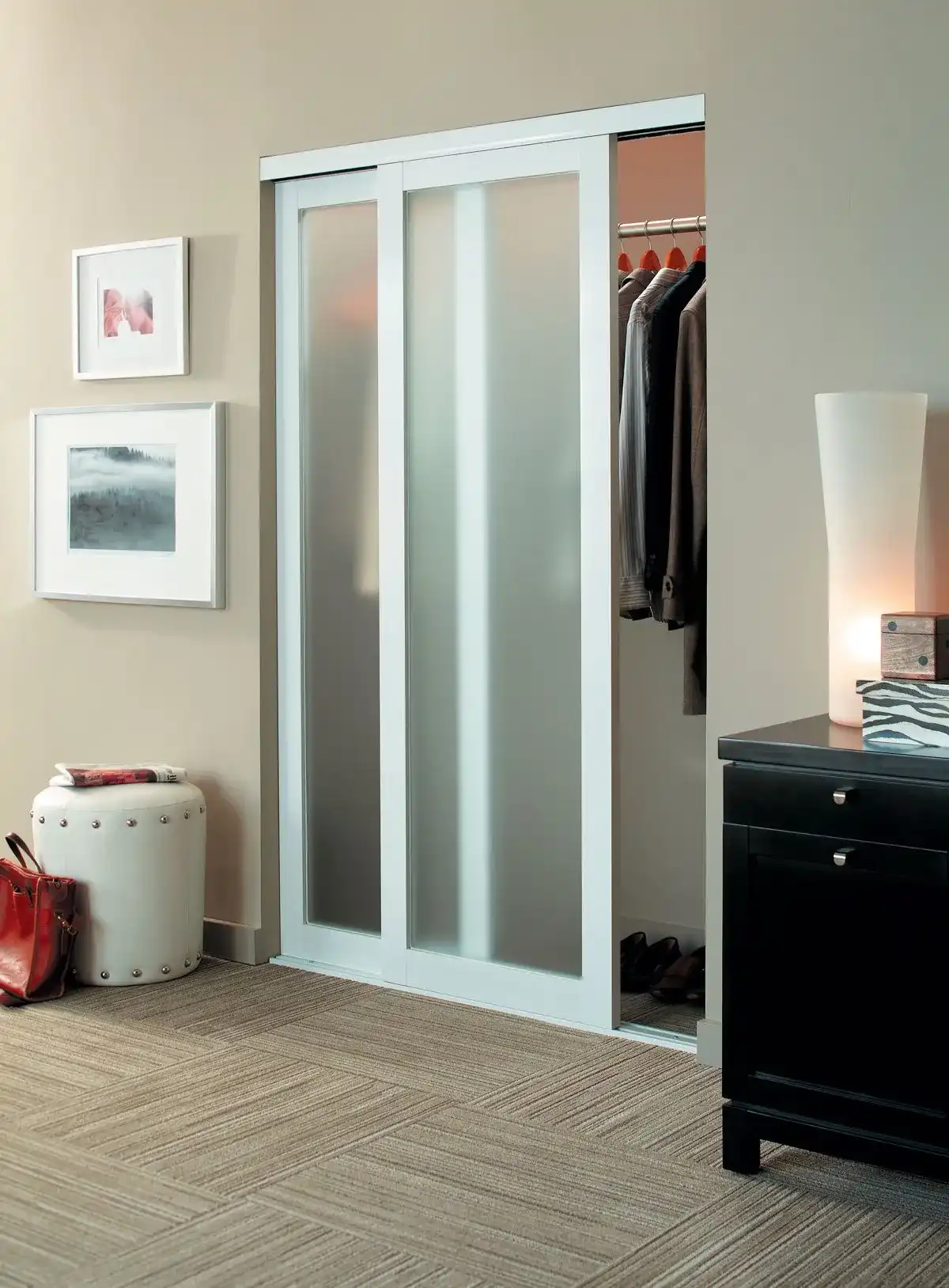 Frosted sliding-door wardrobe in a bedroom by Famille Closets