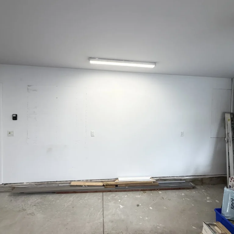 Garage in the Edmonton area before Famille Closets installation