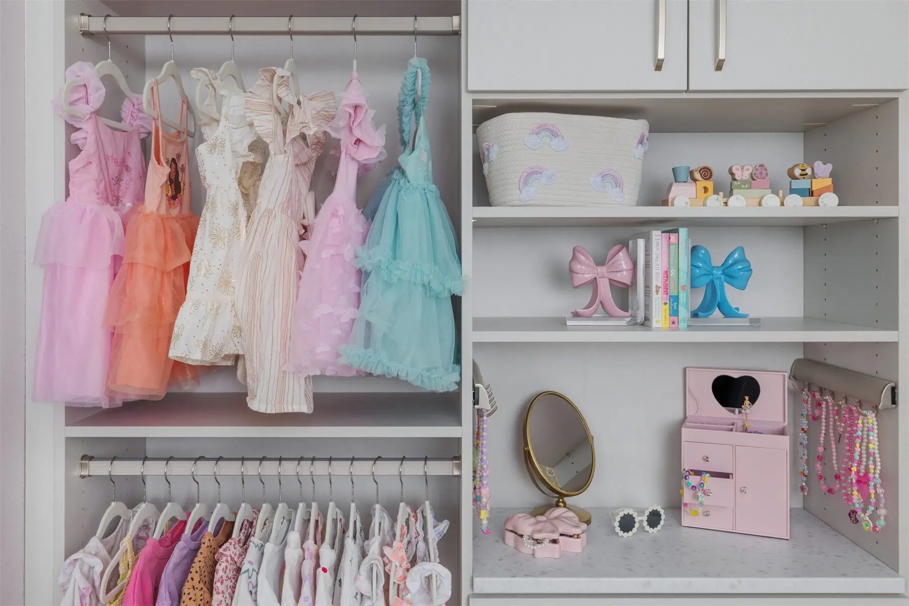 Closet shelving detail by Famille Closets