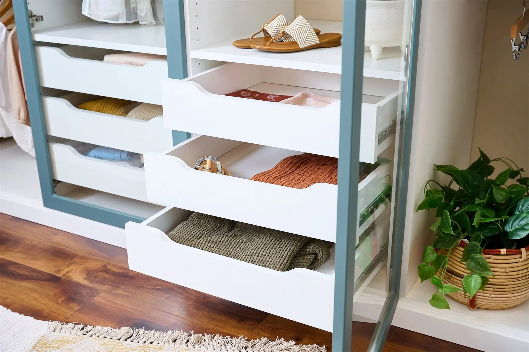 Pull-out drawers behind closet doors by Famille Closets