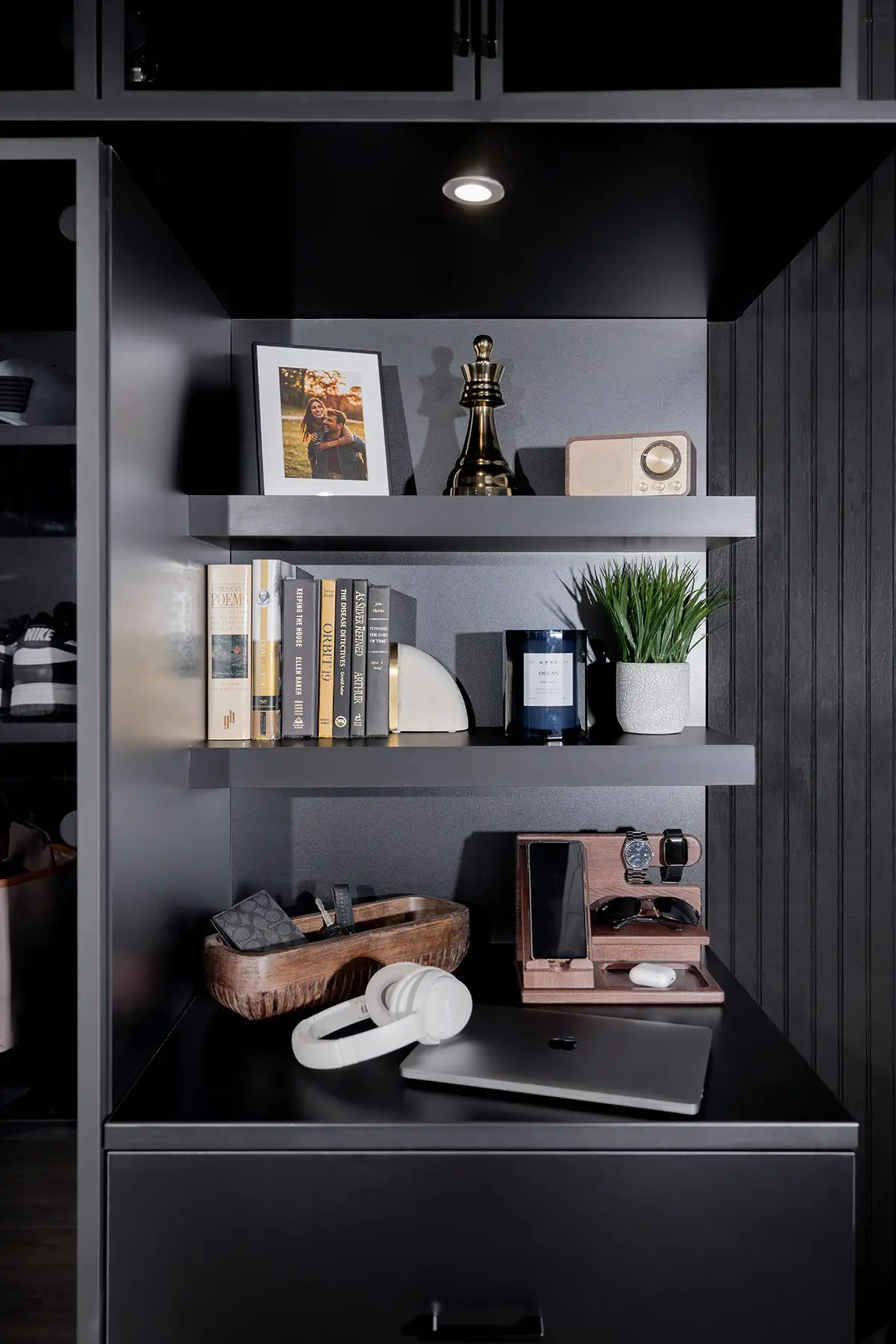 Black flat-panel closet wall by Famille Closets