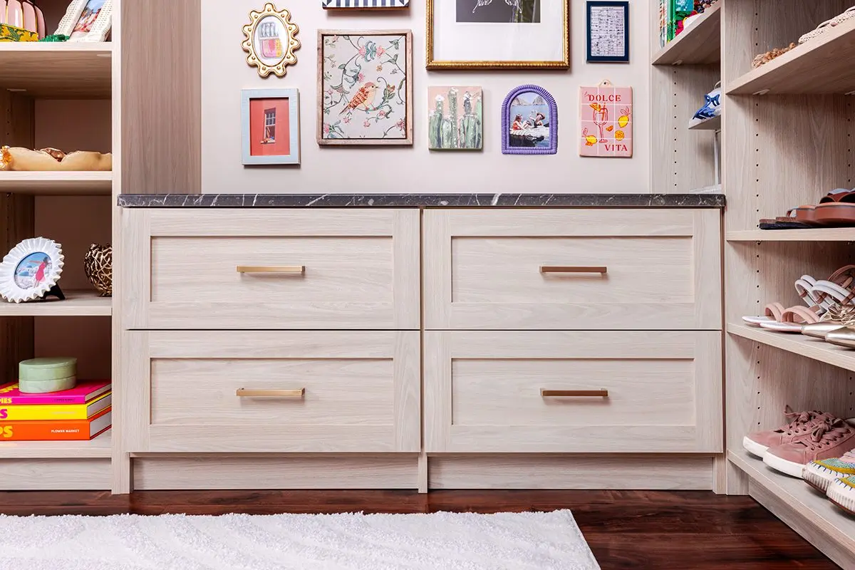 Closet bench with storage by Famille Closets